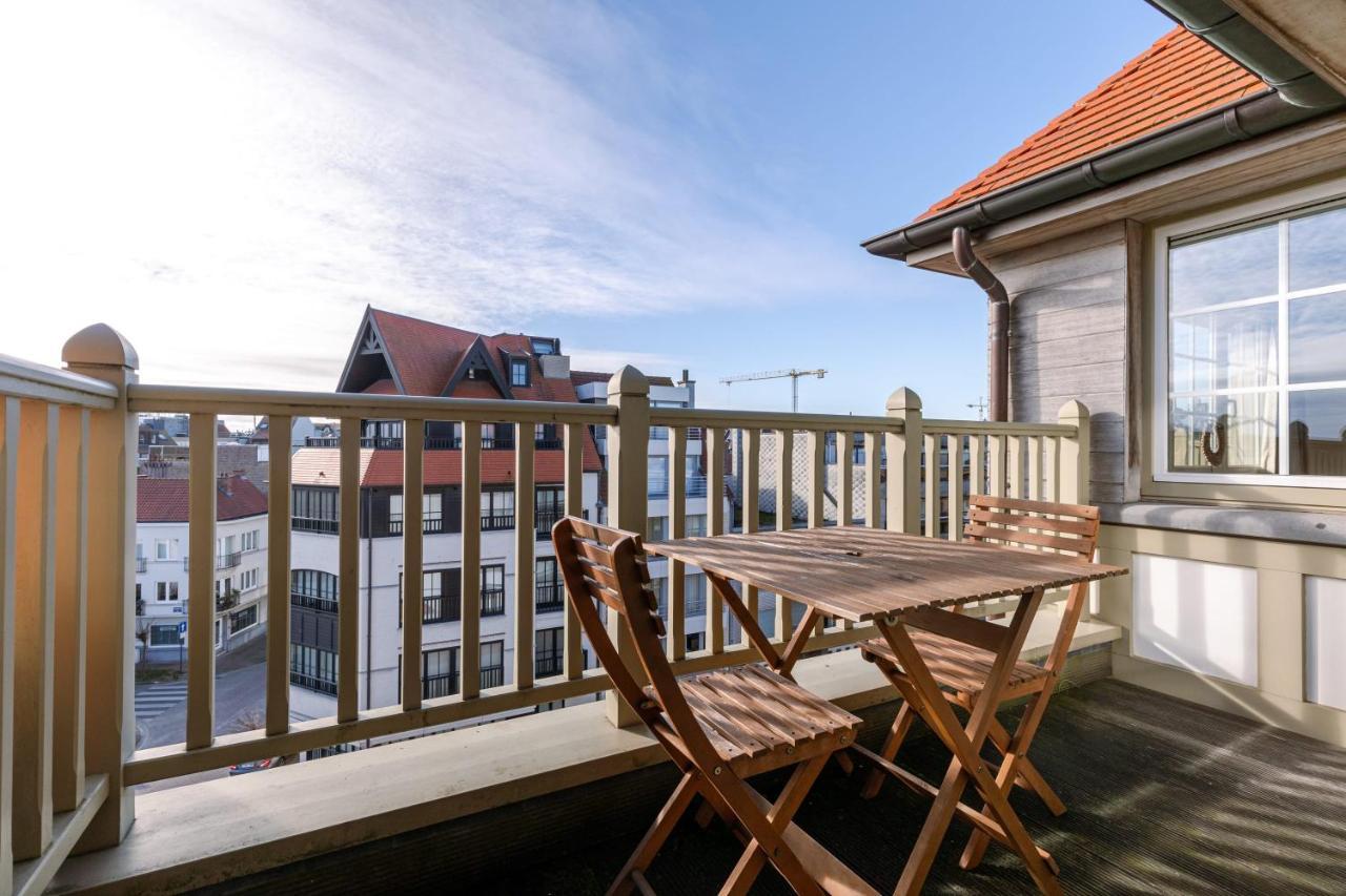 Charming Spacious Duplex Apt With Private Parking In Knokke Appartement Buitenkant foto
