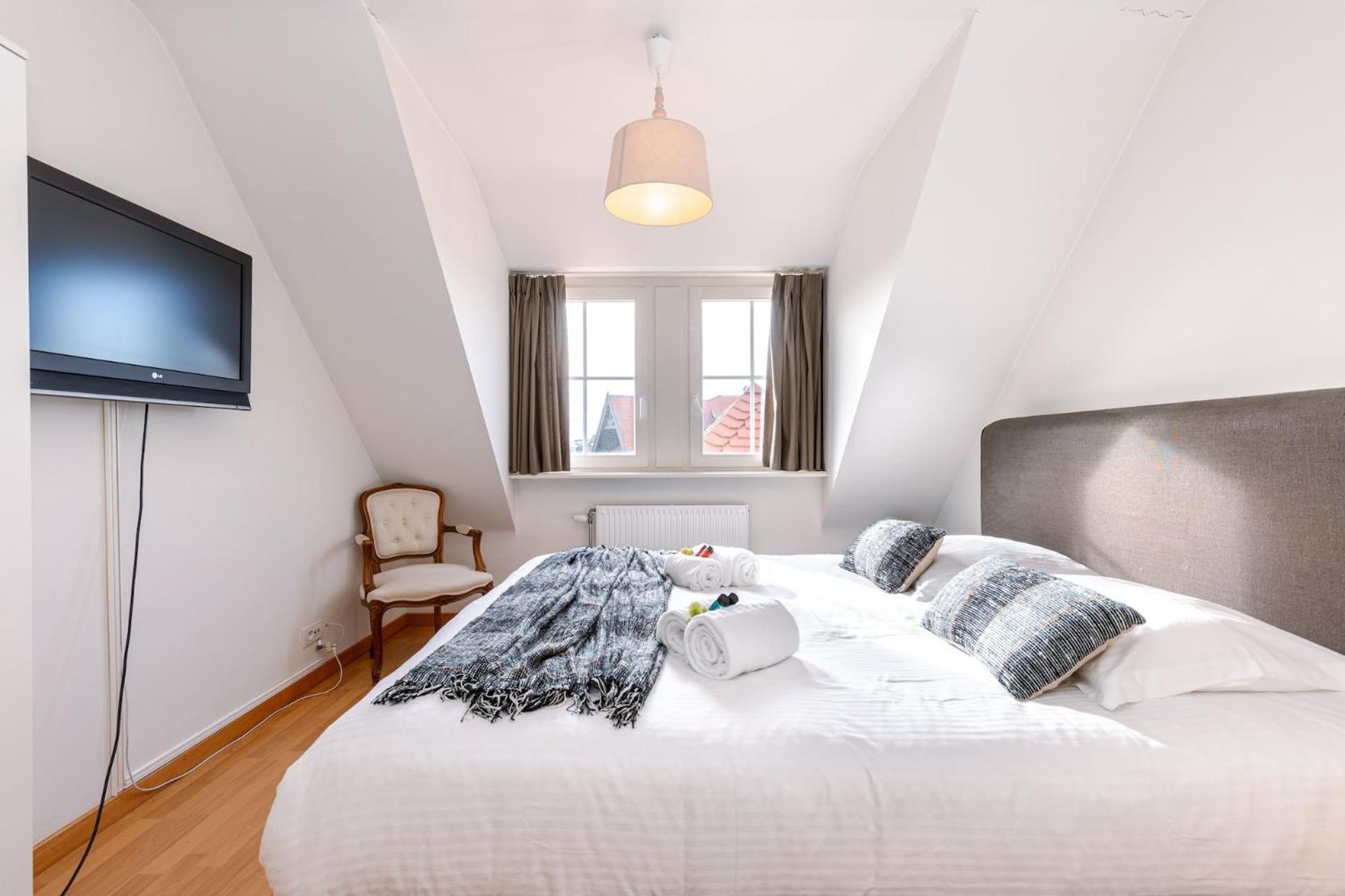 Charming Spacious Duplex Apt With Private Parking In Knokke Appartement Buitenkant foto