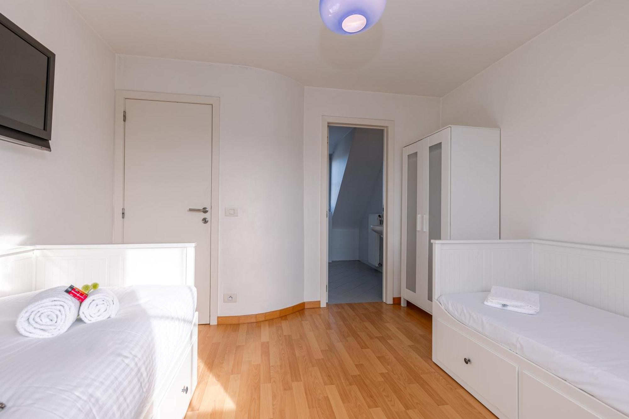 Charming Spacious Duplex Apt With Private Parking In Knokke Appartement Buitenkant foto