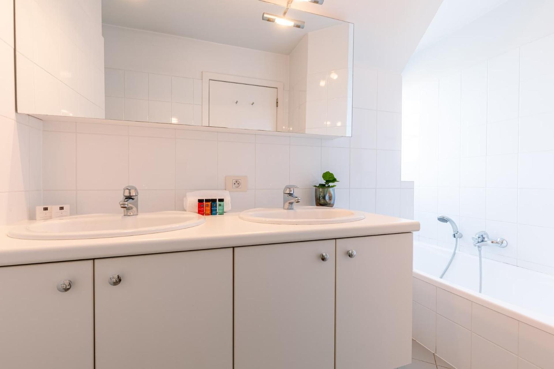 Charming Spacious Duplex Apt With Private Parking In Knokke Appartement Buitenkant foto