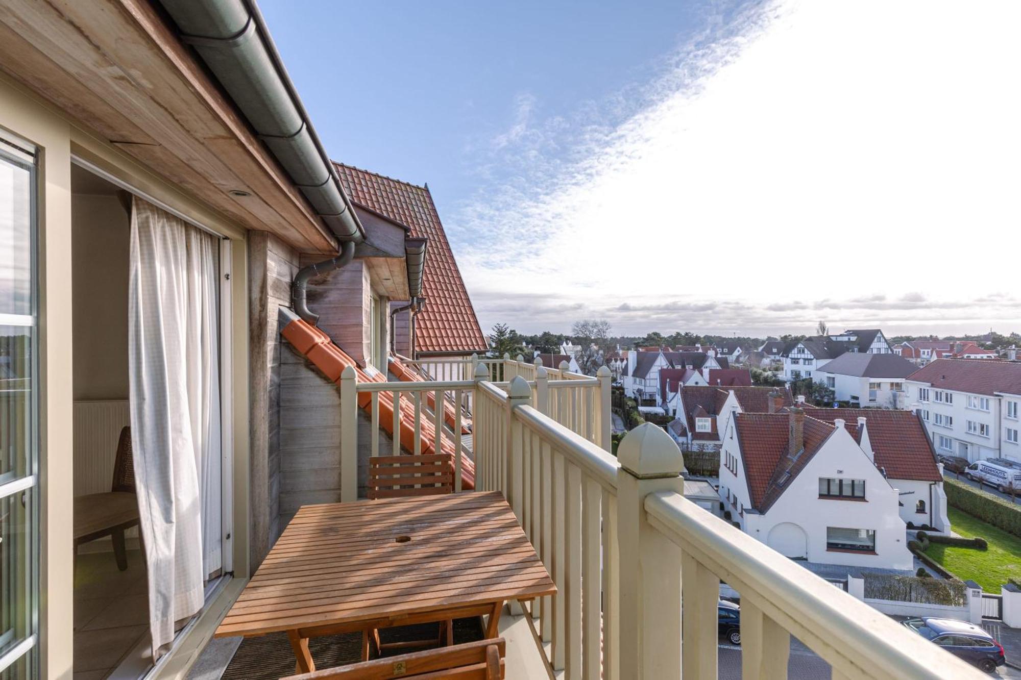 Charming Spacious Duplex Apt With Private Parking In Knokke Appartement Buitenkant foto