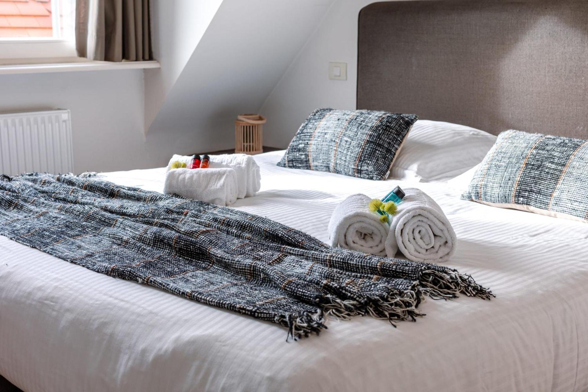 Charming Spacious Duplex Apt With Private Parking In Knokke Appartement Buitenkant foto